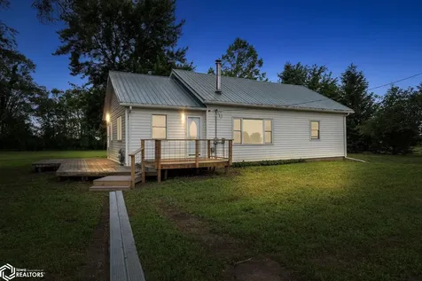 604 S Todds Ferry Conesville IA 52739