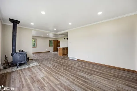 604 S Todds Ferry Conesville IA 52739