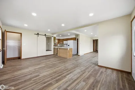 604 S Todds Ferry Conesville IA 52739