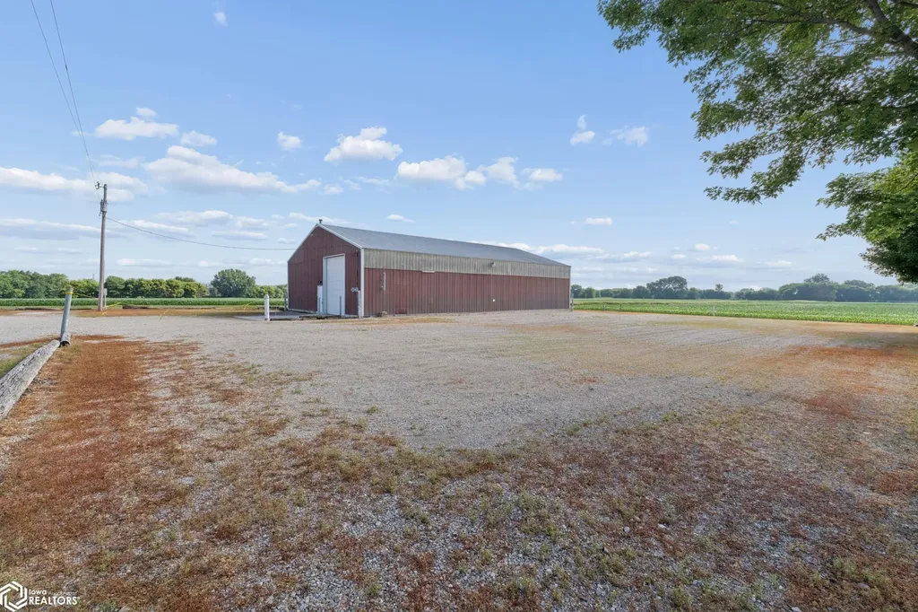 15715 Delaware Avenue Mason City IA 50401