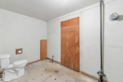 15715 Delaware Avenue Mason City IA 50401