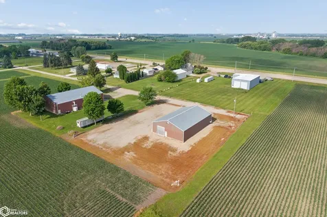15715 Delaware Avenue Mason City IA 50401