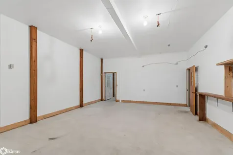 15715 Delaware Avenue Mason City IA 50401