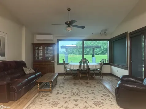 12264 Irish Ridge Road Burlington IA 52601