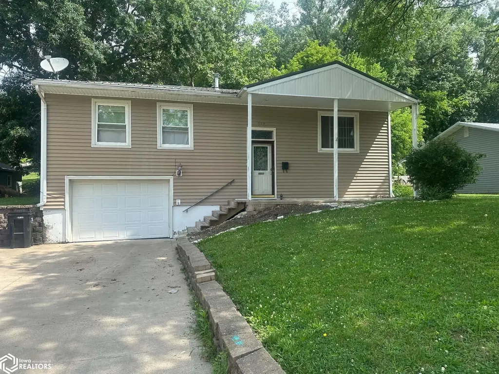 319 Lincoln Avenue Ottumwa IA 52501