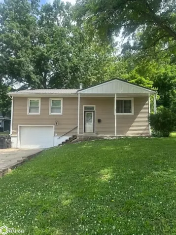 319 Lincoln Avenue Ottumwa IA 52501