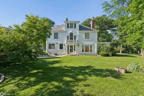 9 Beaumont Drive Mason City IA 50401