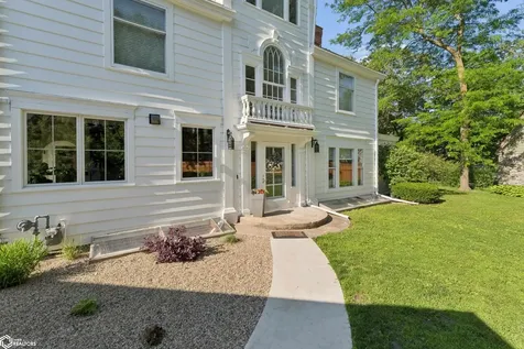 9 Beaumont Drive Mason City IA 50401