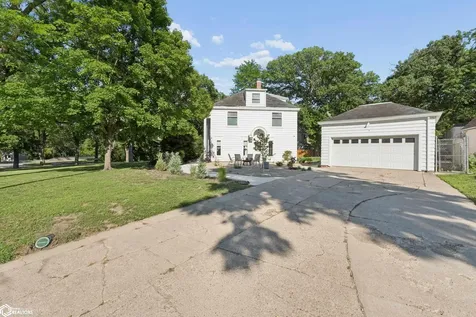9 Beaumont Drive Mason City IA 50401