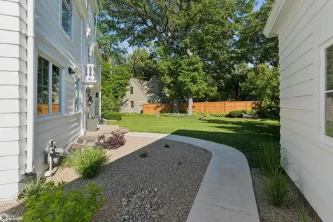 9 Beaumont Drive Mason City IA 50401
