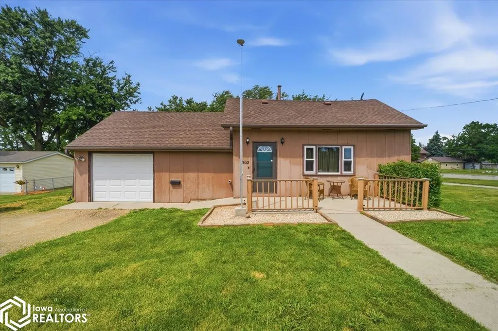 1902 12th Street Eldora IA 50627