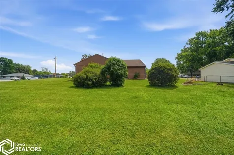 1902 12th Street Eldora IA 50627