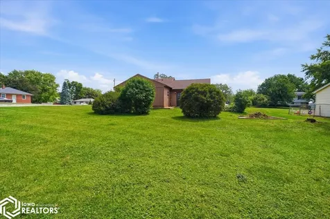 1902 12th Street Eldora IA 50627