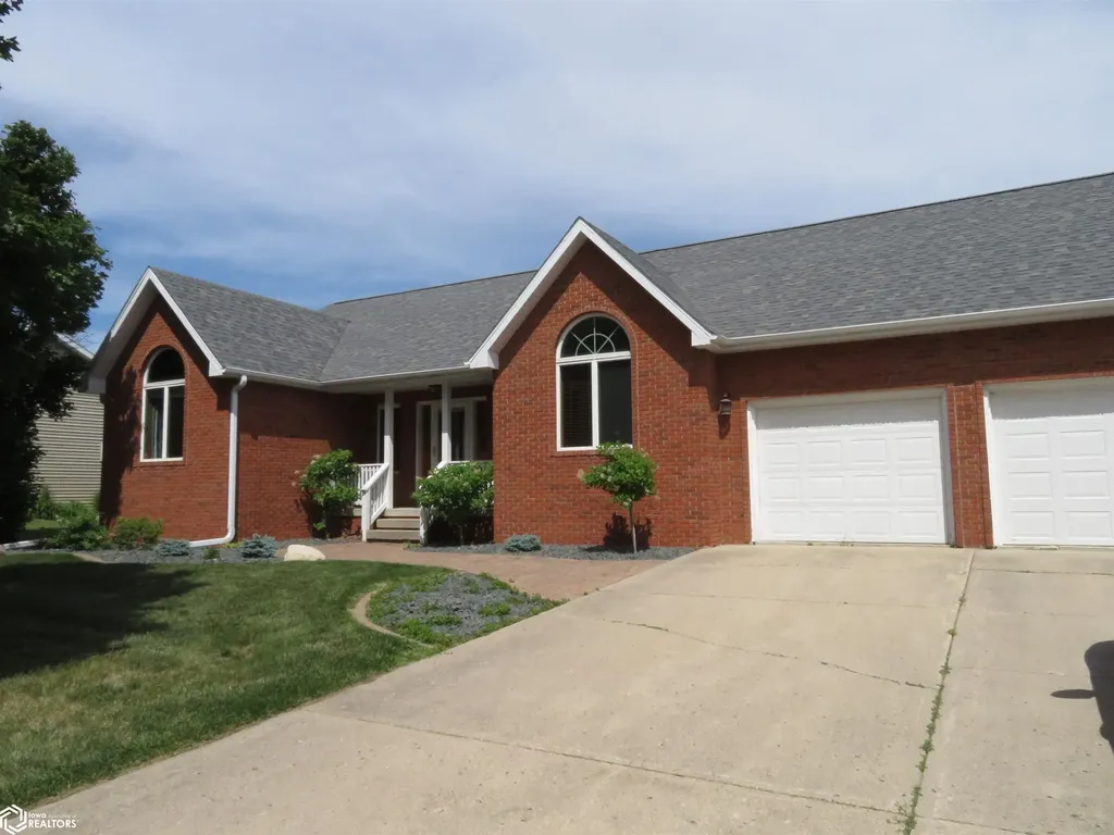 1523 1st Street SW Clarion IA 50525