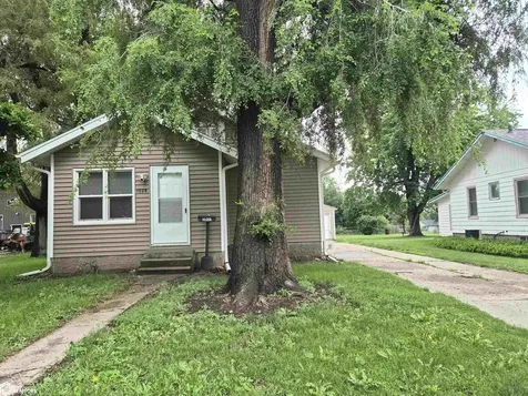 1028 E 10th Street N Newton IA 50208