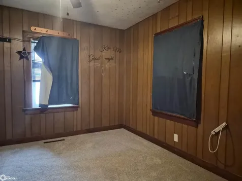 1028 E 10th Street N Newton IA 50208