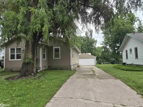 1028 E 10th Street N Newton IA 50208