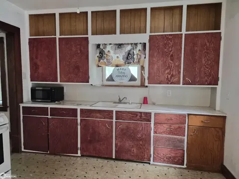 1028 E 10th Street N Newton IA 50208