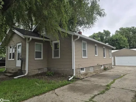 1028 E 10th Street N Newton IA 50208