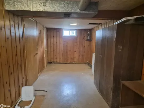 1028 E 10th Street N Newton IA 50208