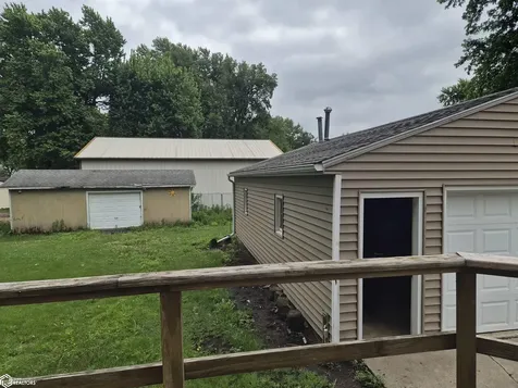 1028 E 10th Street N Newton IA 50208