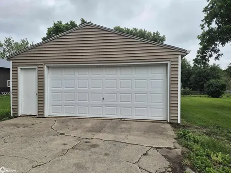 1028 E 10th Street N Newton IA 50208