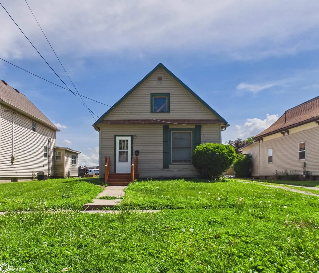 614 C Avenue W Oskaloosa IA 52577