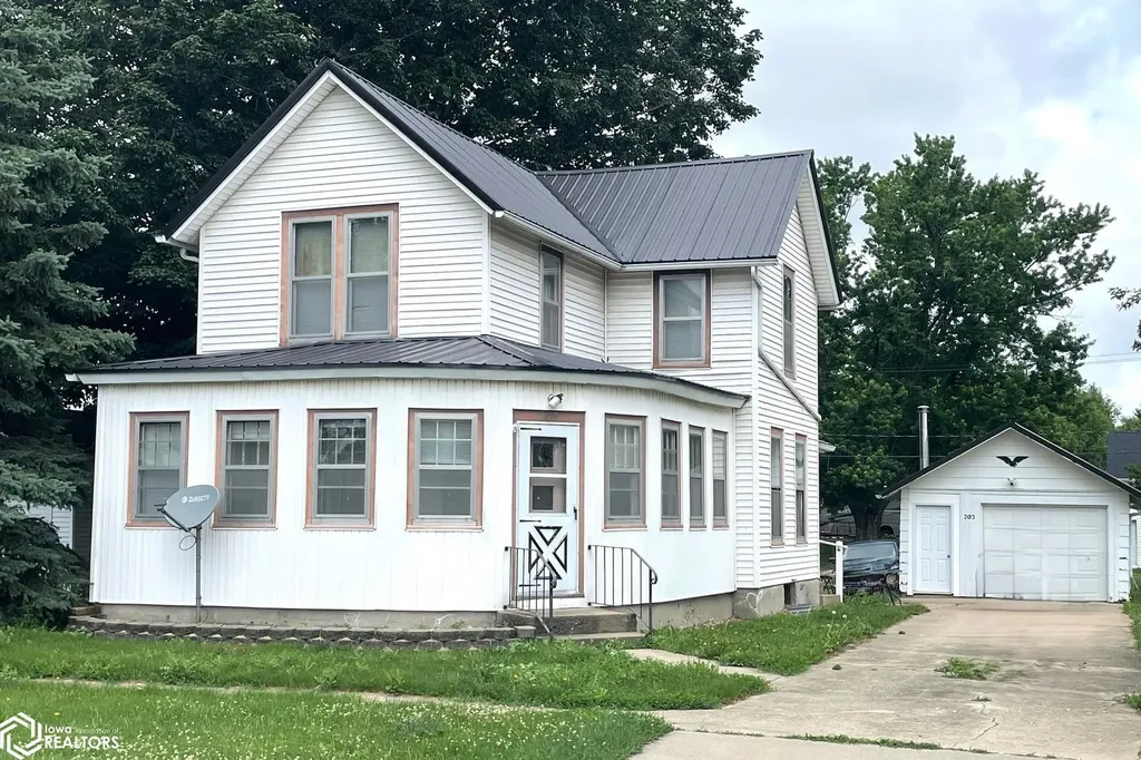 203 E Washington Street Montezuma IA 50171