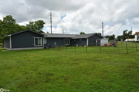 2013 14th Avenue Eldora IA 50627