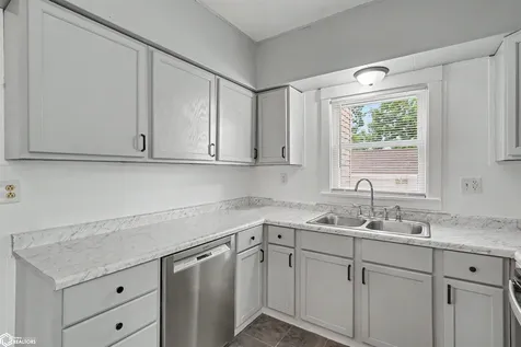 812 N 4th Street Marshalltown IA 50158
