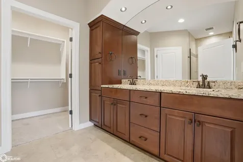 5159 Deerfield Drive Burlington IA 52601