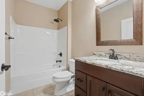 5159 Deerfield Drive Burlington IA 52601