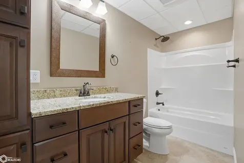5159 Deerfield Drive Burlington IA 52601