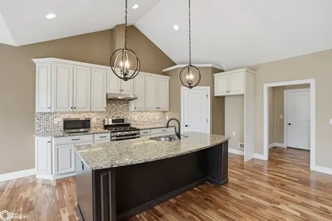 5159 Deerfield Drive Burlington IA 52601
