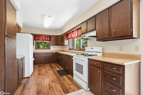 8311 Hidden Valley Road Dubuque IA 52003