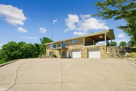 8311 Hidden Valley Road Dubuque IA 52003