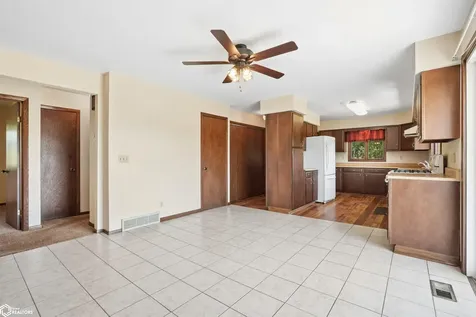 8311 Hidden Valley Road Dubuque IA 52003