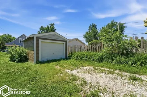 408 1/2 E Linn Street Marshalltown IA 50158