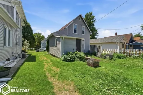 408 1/2 E Linn Street Marshalltown IA 50158