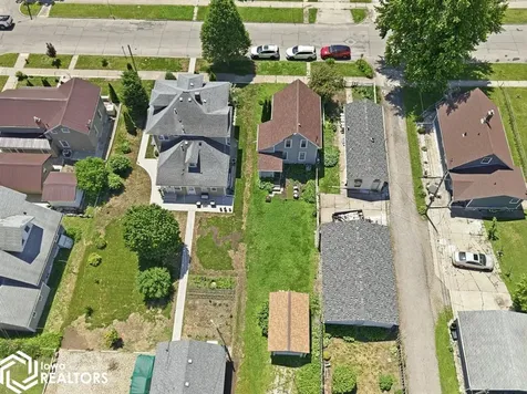 408 1/2 E Linn Street Marshalltown IA 50158