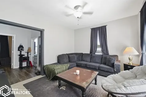 408 1/2 E Linn Street Marshalltown IA 50158