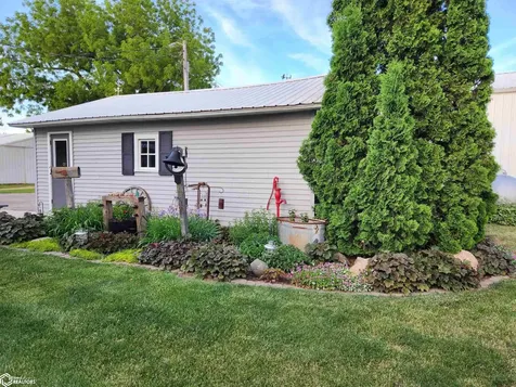 3615 Highway T47 Montour IA 50173