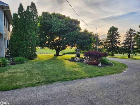 3615 Highway T47 Montour IA 50173