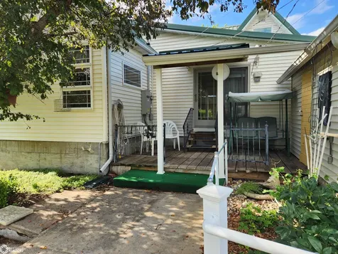 207 W State Street Toledo IA 52342