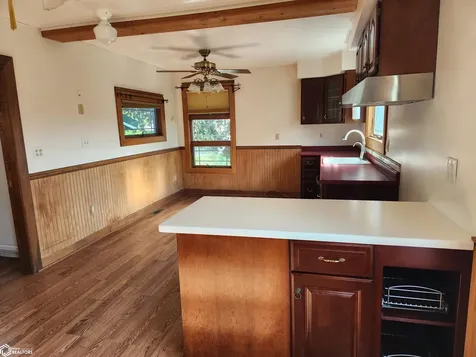 207 W State Street Toledo IA 52342