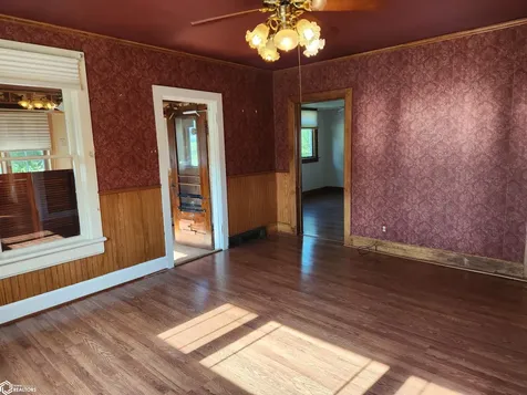 207 W State Street Toledo IA 52342
