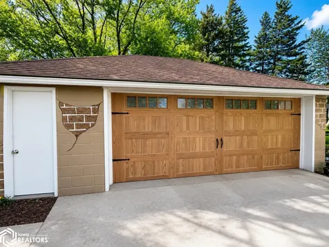 20319 490th Street Lake Mills IA 50450