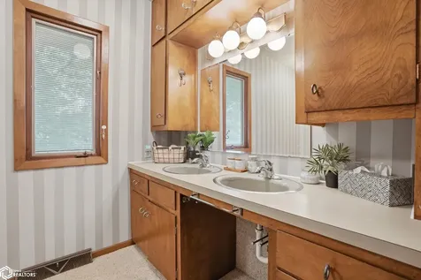 406 E Lafayette Avenue Keota IA 52248