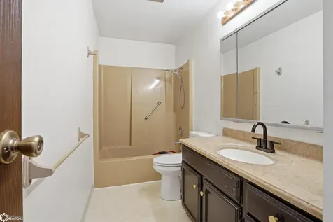 13 29th Place Fort Madison IA 52627