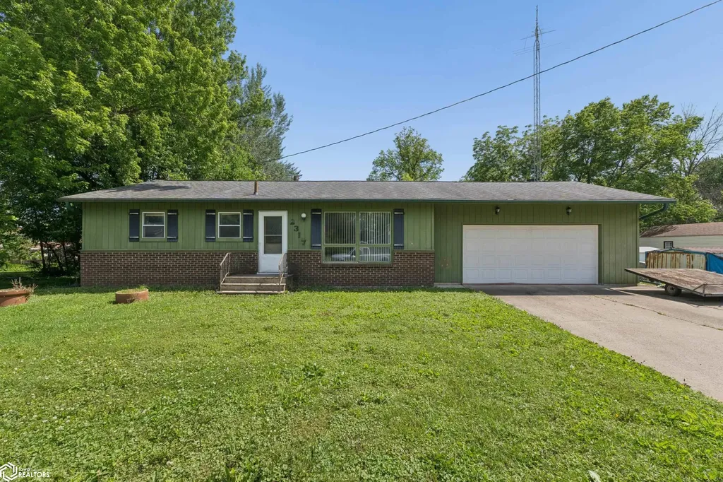 2317 24th Street SW Mason City IA 50401